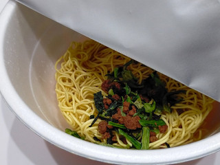 日清食品 完全メシ 日清焼そばU．F．O． 濃い濃い汁なし担々麺（日