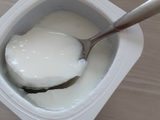 「明治 北海道十勝 ミルクきわだつヨーグルト カップ75g×4」のクチコミ画像 by もこもこもっちさん