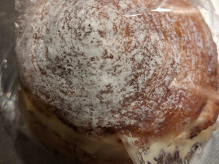 「ポンパドウル 横濱ロール 馬車道カスタード」のクチコミ画像 by ゅぃぽんさん