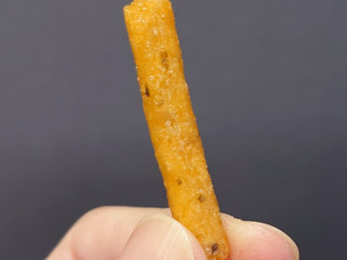 「カルビー じゃがりこ辛いやつ わさび醤油味 袋38g」のクチコミ画像 by レビュアーさん