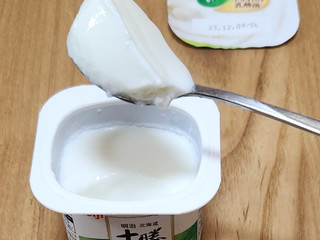 「明治 北海道十勝 ミルクきわだつヨーグルト カップ75g×4」のクチコミ画像 by みにぃ321321さん