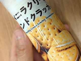 高評価】ファミリーマート ファミマル バニラクリームサンドクラッカー