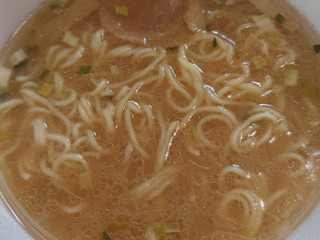 「セブン&アイ セブンプレミアムゴールド 中華蕎麦とみ田 純粋豚骨らぁめん カップ145g」のクチコミ画像 by tddtakaさん