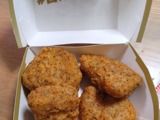 「マクドナルド スパイシーチキンマックナゲット 黒胡椒ガーリック」のクチコミ画像 by ぴのこっここダイエット中さん