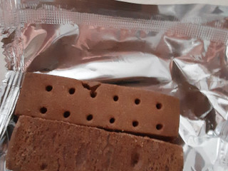 「トップバリュ ベストプライス ライトミール ブロック チョコ味 箱4本」のクチコミ画像 by もこもこもっちさん