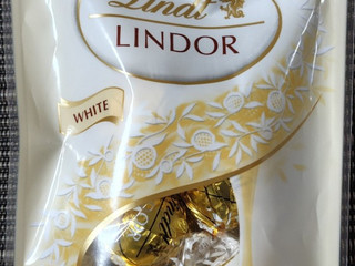Amazon | リンツ Lindt チョコレート リンドール ホワイト 6個入