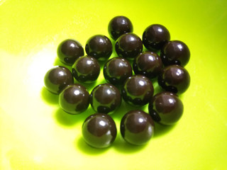 「トップバリュ 砂糖不使用チョコレートビターカカオ70％ 袋36g」のクチコミ画像 by なんやかんやさん