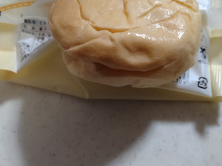 中評価】ニューデイズ EKI na CAFE とろけるくりーむパン