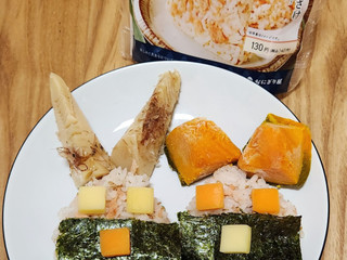 ローソン おにぎり屋 胡麻さけおにぎり（ローソン）コンビニオリジナル