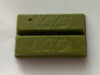 「ネスレ キットカット ミニ オトナの甘さ 濃い抹茶 袋10枚」のクチコミ画像 by 骨なしスケルトンさん