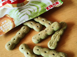 「ギンビス ホワイトチョコがしみこんだミニアスパラガス 抹茶ラテ味 37g」のクチコミ画像 by レビュアーさん
