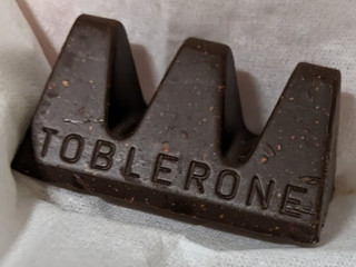 「TOBLERONE タイニーダーク 80g」のクチコミ画像 by もぐちゃかさん