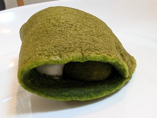 「セブン-イレブン 和もっち巻き 西尾の抹茶わらび餅」のクチコミ画像 by はるなつひさん
