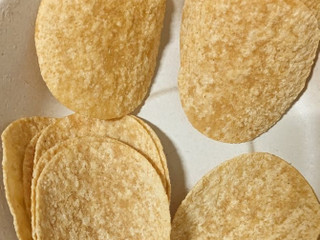 「YBC プレミアムチップスター 海老 香ばしにんにく味 45g」のクチコミ画像 by もぐちゃかさん