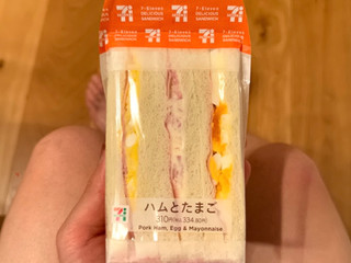 「セブン-イレブン ハムとたまごのサンド」のクチコミ画像 by 芋っさんさん