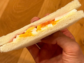 「セブン-イレブン ハムとたまごのサンド」のクチコミ画像 by 芋っさんさん