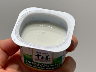 「明治 北海道十勝 ミルクきわだつヨーグルト カップ75g×4」のクチコミ画像 by 芋っさんさん