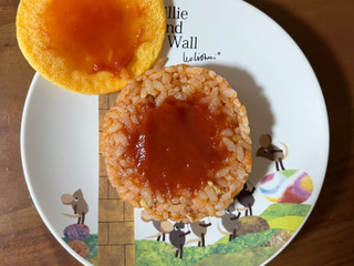 「セブン-イレブン オムライスおむすび トマトソース」のクチコミ画像 by ピンクのぷーさんさん