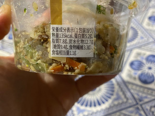「セブン-イレブン 緑黄色野菜がとれるブロッコリーときのこの胡麻和え」のクチコミ画像 by gologoloさん
