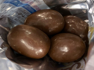 高評価】ロッテ アーモンドチョコレート くちどけ旨チョコ仕立て