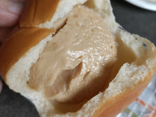 「ヤマザキ 薄皮 ピーナッツパン 4個」のクチコミ画像 by ぎんなんさん