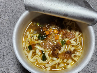 中評価】マルちゃん 黒い豚カレーうどんの感想・クチコミ・値段