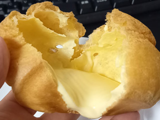 「モンテール 小さな洋菓子店 牛乳と卵のシュークリーム 袋1個」のクチコミ画像 by さばおじさんさん
