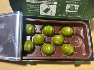 中評価】明治 マカダミアチョコレート 抹茶の感想・クチコミ・商品情報