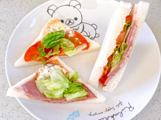 「セブン-イレブン BLTサンド」のクチコミ画像 by むぎっこさん