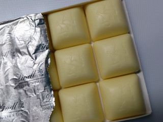 高評価】リンツ リンドール ホワイトシングルズの感想・クチコミ・値段