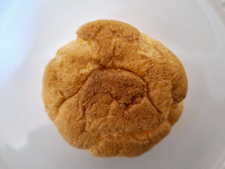 「モンテール 小さな洋菓子店 牛乳と卵のシュークリーム 新元号記念特別パッケージ 袋1個」のクチコミ画像 by レビュアーさん