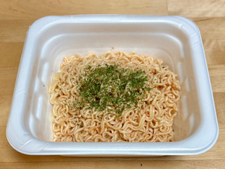 「マルちゃん やきそば弁当 たらこ味バター風味 カップ111g」のクチコミ画像 by 踊る埴輪さん