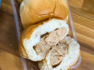 「ヤマザキ 薄皮 ピーナッツパン 4個」のクチコミ画像 by asuponさん