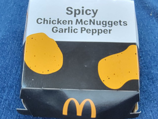 「マクドナルド スパイシーチキンマックナゲット 黒胡椒ガーリック」のクチコミ画像 by ニャンタさん