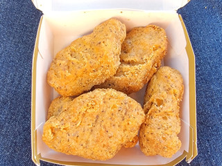 「マクドナルド スパイシーチキンマックナゲット 黒胡椒ガーリック」のクチコミ画像 by ニャンタさん