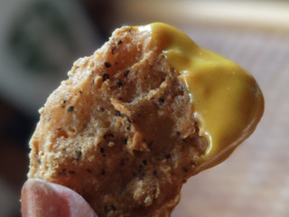 「マクドナルド スパイシーチキンマックナゲット 黒胡椒ガーリック」のクチコミ画像 by taaさん