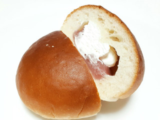 「木村屋 あまおう苺あんぱん」のクチコミ画像 by つなさん