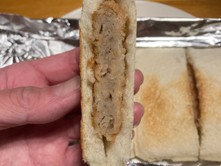 「ヤマザキ ランチパック メンチカツ 袋2個」のクチコミ画像 by くりくりたるとさん