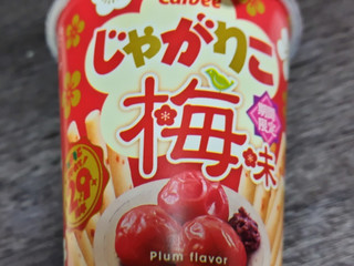 「カルビー じゃがりこ 梅味 カップ52g」のクチコミ画像 by 毎日が調整日さん