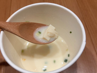 「日清食品 とろけるおぼろ豆腐 まろっと豆乳 濃厚豆乳の和風仕立てスープ カップ17g」のクチコミ画像 by りりりんりんさん