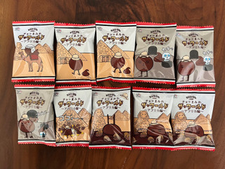 「不二家 カントリーマアム チョコまみれ ザ・ワールド アフリカ編 ミドルパック 袋102g」のクチコミ画像 by ピンクのぷーさんさん