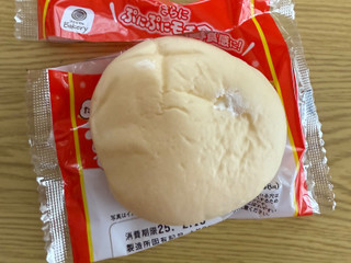 「ファミリーマート ファミマルBakery 雪見だいふくみたいなパン」のクチコミ画像 by ももかあさんさん