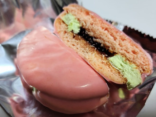 高評価】ロッテ チョコパイプレミアム 苺とピスタチオの感想 高評価】ロッテ チョコパイプレミアム 苺とピスタチオの感想
