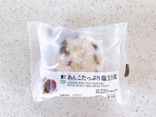 中評価】ローソン Uchi Cafe' あんこたっぷり塩豆大福の