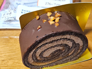 「ファミリーマート ファミマルSweets 濃厚ショコラロール」のクチコミ画像 by コロみさん