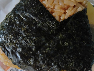 「ローソン 阿波尾鶏の鶏五目おにぎり」のクチコミ画像 by 毎日が調整日さん