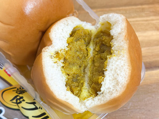 「ヤマザキ 薄皮 カレーコロッケぱん 袋4個」のクチコミ画像 by asuponさん
