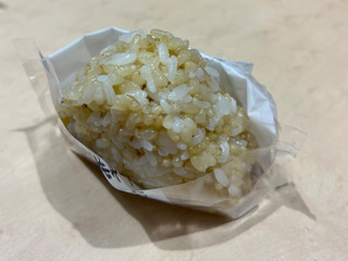 「セブン-イレブン もち玄米おむすび 塩昆布チーズ」のクチコミ画像 by ピンクのぷーさんさん