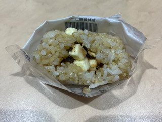 「セブン-イレブン もち玄米おむすび 塩昆布チーズ」のクチコミ画像 by ピンクのぷーさんさん