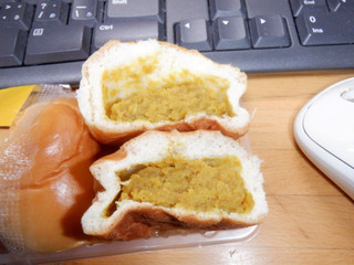 「ヤマザキ 薄皮 カレーコロッケぱん 袋4個」のクチコミ画像 by 相模道灌さん